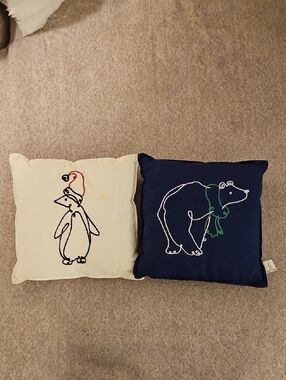 Ellen DeGeneres Decorative Pillow Duo in Navy & Cream